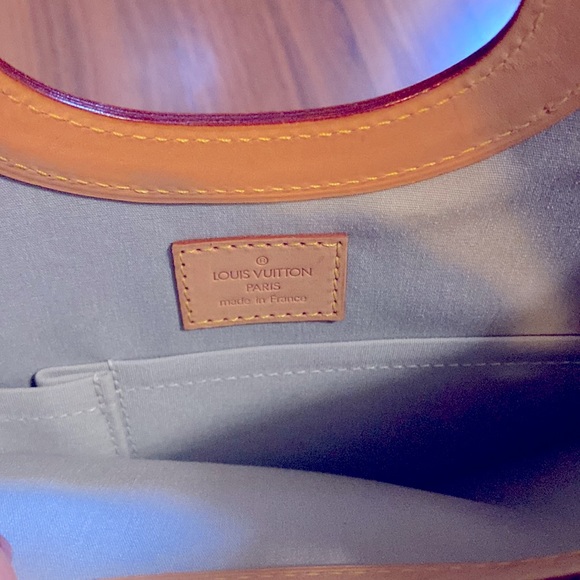 Louis Vuitton cream/ivory patent leather (vernis) bag, size small/medium - Picture 3 of 4